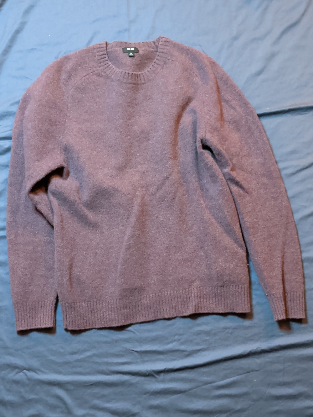 Uniqlo Men's Crewneck Sweater in Light Mauve